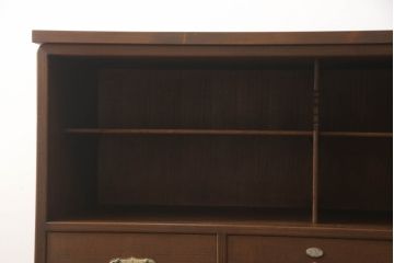 3段重ね桐箪笥をチェストにリメイク!上下段を合わせてひとつのチェストに。ヒノキ無垢材の天板を取り付け。台輪をカットして脚を追加。オーク系に着色仕上げ。