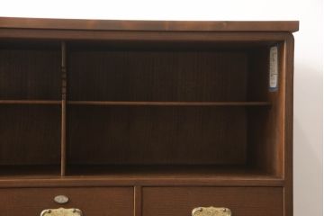 3段重ね桐箪笥をチェストにリメイク!上下段を合わせてひとつのチェストに。ヒノキ無垢材の天板を取り付け。台輪をカットして脚を追加。オーク系に着色仕上げ。