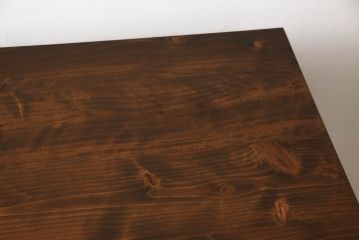 3段重ね桐箪笥をチェストにリメイク!上下段を合わせてひとつのチェストに。ヒノキ無垢材の天板を取り付け。台輪をカットして脚を追加。オーク系に着色仕上げ。