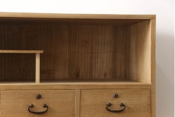 3段重ね桐箪笥を綺麗に再生!クリーニングを施し、可動部分の調整、接合部分の締め直し施工。クリアワックスで仕上げ。