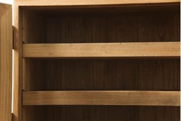 3段重ね桐箪笥を綺麗に再生!クリーニングを施し、可動部分の調整、接合部分の締め直し施工。クリアワックスで仕上げ。