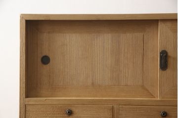 3段重ね桐箪笥を綺麗に再生!クリーニングを施し、可動部分の調整、接合部分の締め直し施工。クリアワックスで仕上げ。