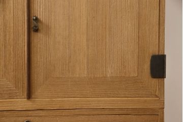 3段重ね桐箪笥を綺麗に再生!クリーニングを施し、可動部分の調整、接合部分の締め直し施工。クリアワックスで仕上げ。