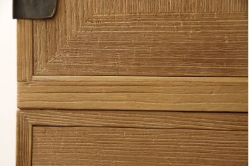3段重ね桐箪笥を綺麗に再生!クリーニングを施し、可動部分の調整、接合部分の締め直し施工。クリアワックスで仕上げ。