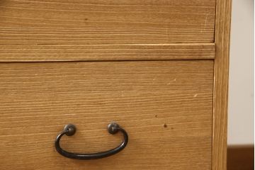 3段重ね桐箪笥を綺麗に再生!クリーニングを施し、可動部分の調整、接合部分の締め直し施工。クリアワックスで仕上げ。