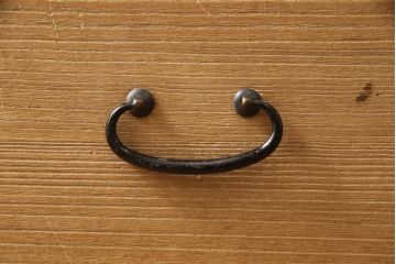 3段重ね桐箪笥を綺麗に再生!クリーニングを施し、可動部分の調整、接合部分の締め直し施工。クリアワックスで仕上げ。