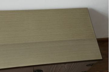 3段重ね桐箪笥の中段をサイドボードにリメイク!和の雰囲気はそのままに、脚をつけて使いやすく加工。