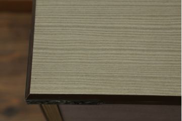 3段重ね桐箪笥の中段をサイドボードにリメイク!和の雰囲気はそのままに、脚をつけて使いやすく加工。