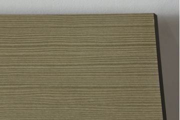 3段重ね桐箪笥の中段をサイドボードにリメイク!和の雰囲気はそのままに、脚をつけて使いやすく加工。