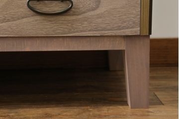 3段重ね桐箪笥の中段をサイドボードにリメイク!和の雰囲気はそのままに、脚をつけて使いやすく加工。