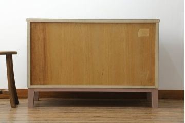 3段重ね桐箪笥の中段をサイドボードにリメイク!和の雰囲気はそのままに、脚をつけて使いやすく加工。