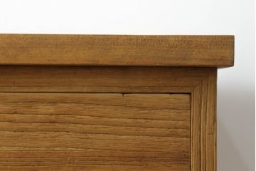 三段重ね桐箪笥をチェストにリメイク!中段は天板、下段は取っ手取り付け。木地色仕上げでナチュラルに。