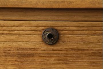 三段重ね桐箪笥をチェストにリメイク!中段は天板、下段は取っ手取り付け。木地色仕上げでナチュラルに。