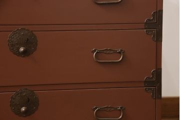 桐箪笥をペイントリメイク!クリーニング後、シナモンブラウンでペイント。クリアワックスで仕上げ。