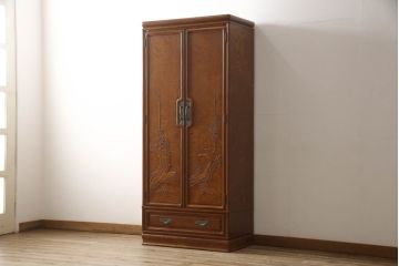 ワードローブを小さくリメイク!幅、奥行きをリサイズし、新たに可動式タイプの棚を設置。元の色味をベースに着色仕上げ。