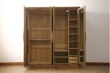 ワードローブを使いやすくリメイク!高品質リペアを施し、天板と脚の出っ張りをカット。本体の色味を活かした仕上げ。