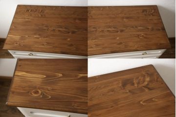 箪笥を2つのチェストにリメイク!上段は既存の天板を取り外し、脚を取り付け。上下段いずれもヒノキ無垢材の天板と取っ手を取り付け。本体はアンティークホワイトにペイント、天板はステイン塗料仕上げ。