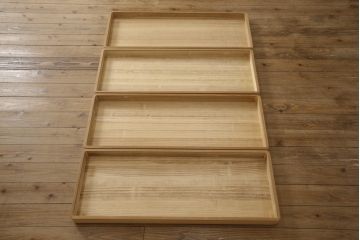婚礼箪笥をチェストとローボードにリメイク!上段は脚を取り付けチェストに。下段は天板と脚を取り付けてローボードに。いずれも扉、引き出しの取っ手の装飾を作成して取り付け、現状の色味で仕上げ。