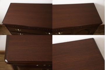婚礼箪笥をチェストとローボードにリメイク!上段は脚を取り付けチェストに。下段は天板と脚を取り付けローボードに。いずれも引き出しの取っ手の装飾を作成して取り付け、現状の色味で仕上げ。