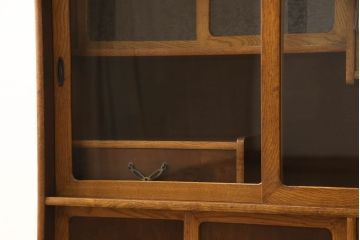 茶箪笥を綺麗に再生!高品質リペアを施し、元の色をベースに着色仕上げ。