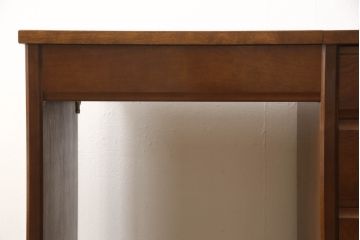 箪笥を大小2つのドレッサーと写真立てにリメイク!ドレッサーはフラップ式の天板の内側に鏡を取り付け、台輪を製作。卓上ドレッサーは引き出しを活かしつつ鏡を取り付ける木部を新たに作成。残りの部材で写真立てを作成。