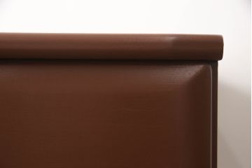 衣装箪笥を上下に分けて2つの箪笥にリメイク!上段は台輪を取り付け。下段はヒノキ無垢材の天板を取り付け。どちらもシナモンブラウンにペイント仕上げ。