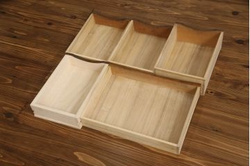 ドレッサーを綺麗に再生!高品質リペアを施し、鏡を交換。開き戸右側にはトレーを製作。天板は塗装を剥離し、グラデーションカラーになるよう再塗装。