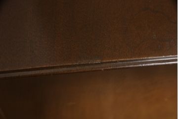 ドレッサーを綺麗に再生!高品質リペアを施し、鏡を交換。開き戸右側にはトレーを製作。天板は塗装を剥離し、グラデーションカラーになるよう再塗装。