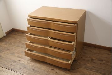 整理箪笥を上下に分けて2つの箪笥にリメイク!上段には台輪を取り付け。下段は同デザインの別の箪笥の天板を移設。