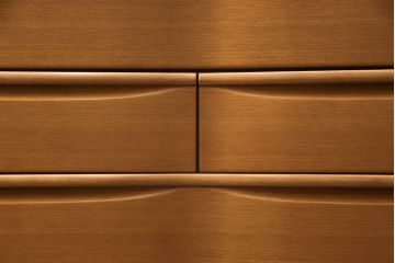 整理箪笥を上下に分けて2つの箪笥にリメイク!上段には台輪を取り付け。下段は同デザインの別の箪笥の天板を移設。