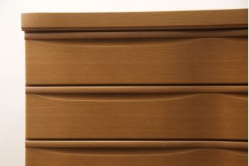 整理箪笥を上下に分けて2つの箪笥にリメイク!上段には台輪を取り付け。下段は同デザインの別の箪笥の天板を移設。