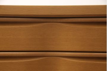 整理箪笥を上下に分けて2つの箪笥にリメイク!上段には台輪を取り付け。下段は同デザインの別の箪笥の天板を移設。