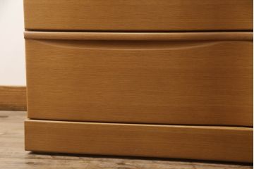 整理箪笥を上下に分けて2つの箪笥にリメイク!上段には台輪を取り付け。下段は同デザインの別の箪笥の天板を移設。