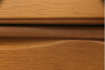 整理箪笥を上下に分けて2つの箪笥にリメイク!上段には台輪を取り付け。下段は同デザインの別の箪笥の天板を移設。