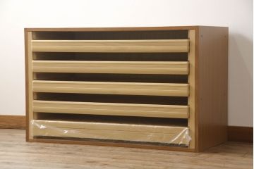 和箪笥の上段を衣装棚にリメイク!扉と天板を取り外し、衣装盆が前に出るよう側面奥行きをカット。