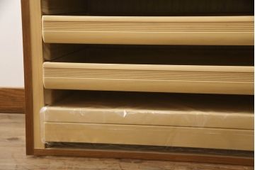 和箪笥の上段を衣装棚にリメイク!扉と天板を取り外し、衣装盆が前に出るよう側面奥行きをカット。