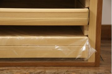 和箪笥の上段を衣装棚にリメイク!扉と天板を取り外し、衣装盆が前に出るよう側面奥行きをカット。