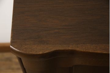 ワードローブをサイドボードにリメイク!高さと奥行きを小さくリサイズし、内部構造、扉の収納、鏡は撤去。棚板を新たに制作し、脚を取り付け。ワントーン落ち着いた色に着色仕上げ。