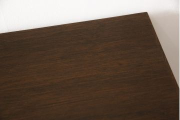 ワードローブをサイドボードにリメイク!高さと奥行きを小さくリサイズし、内部構造、扉の収納、鏡は撤去。棚板を新たに制作し、脚を取り付け。ワントーン落ち着いた色に着色仕上げ。