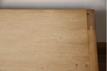 ハイチェストをローボードとチェストにリメイク!上から3段は天板を取り外し台輪を付けてローボードに。下段は上段の天板を移設しチェストに。