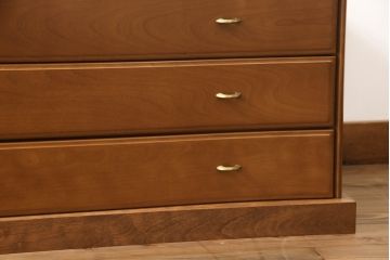 ハイチェストをローボードとチェストにリメイク!上から3段は天板を取り外し台輪を付けてローボードに。下段は上段の天板を移設しチェストに。