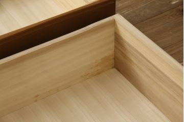 ハイチェストをローボードとチェストにリメイク!上から3段は天板を取り外し台輪を付けてローボードに。下段は上段の天板を移設しチェストに。