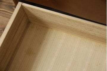 ハイチェストをローボードとチェストにリメイク!上から3段は天板を取り外し台輪を付けてローボードに。下段は上段の天板を移設しチェストに。