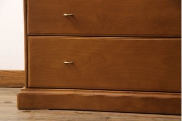 ハイチェストをローボードとチェストにリメイク!上から3段は天板を取り外し台輪を付けてローボードに。下段は上段の天板を移設しチェストに。