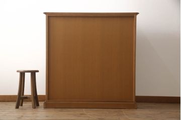 ハイチェストをローボードとチェストにリメイク!上から3段は天板を取り外し台輪を付けてローボードに。下段は上段の天板を移設しチェストに。