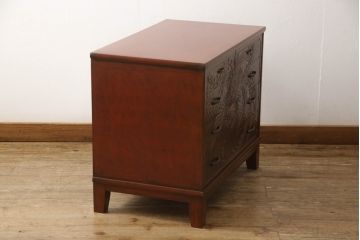 和箪笥をチェストにリメイク!台輪をカットし木製脚の取り付け。現状をベースにワントーン落ち着いた色に着色仕上げ。