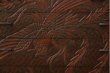 和箪笥をチェストにリメイク!台輪をカットし木製脚の取り付け。現状をベースにワントーン落ち着いた色に着色仕上げ。