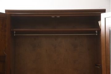 ワードローブを使いやすいサイズにリメイク!ご希望に合わせて横幅を小さくリサイズ。左側板も移設して小ぶりなワードローブに。