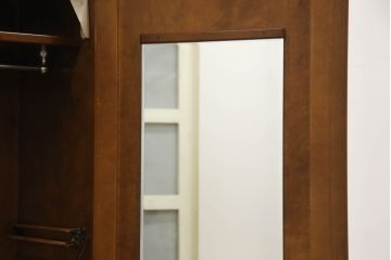 ワードローブを使いやすいサイズにリメイク!ご希望に合わせて横幅を小さくリサイズ。左側板も移設して小ぶりなワードローブに。