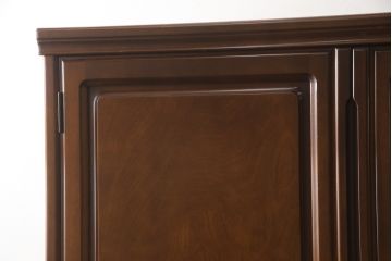 ワードローブを使いやすいサイズにリメイク!ご希望に合わせて横幅を小さくリサイズ。左側板も移設して小ぶりなワードローブに。